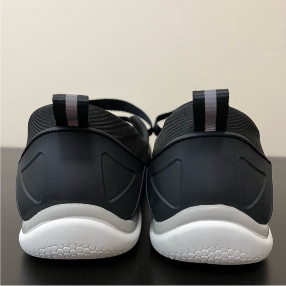 Lands’ End Mary Jane Water Shoes - Picture 9 of 11